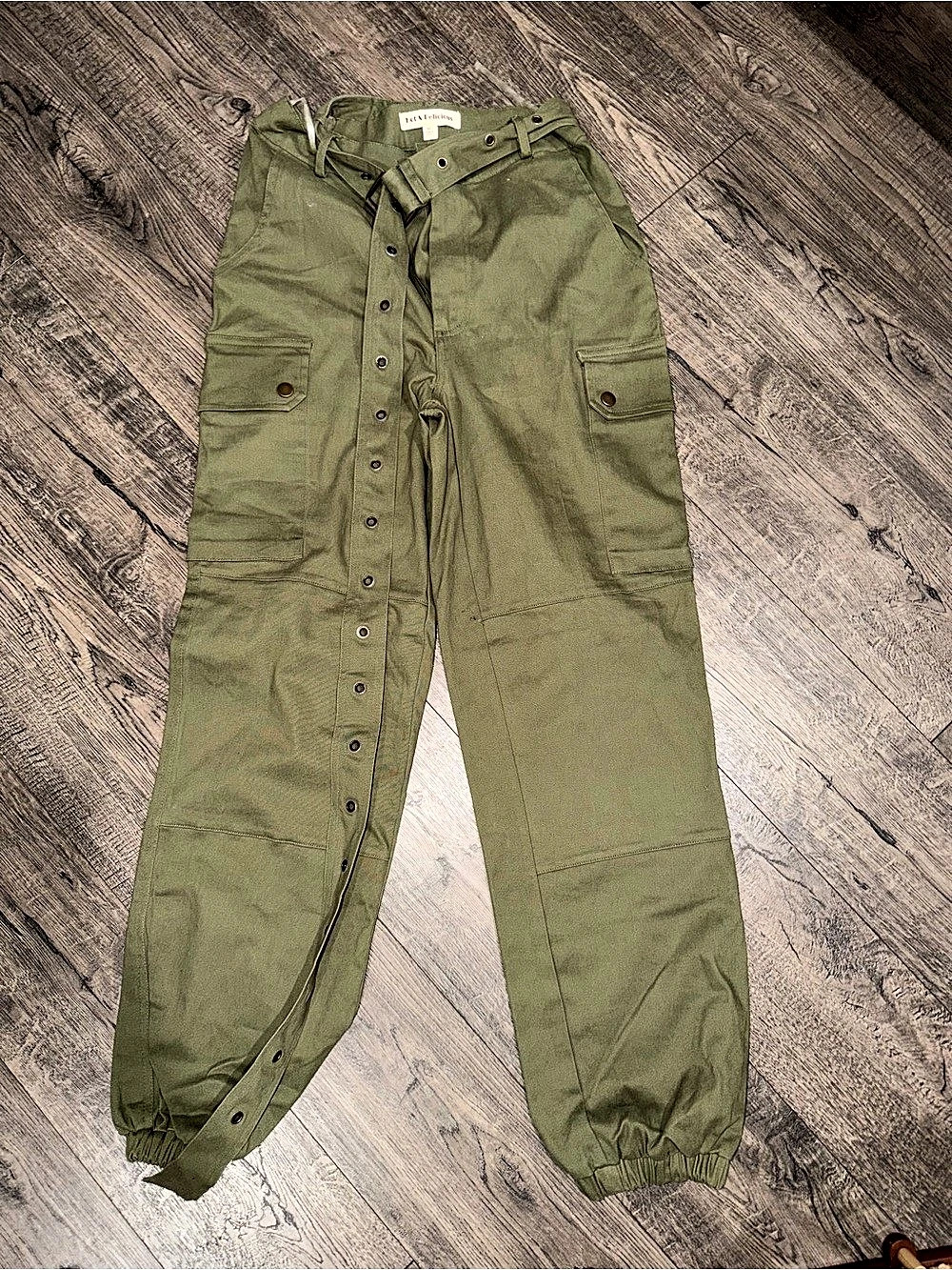 Hot & Delicious Cargo Jogger Pants in Green Size Medium